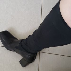 Boots. Nylon upper material.